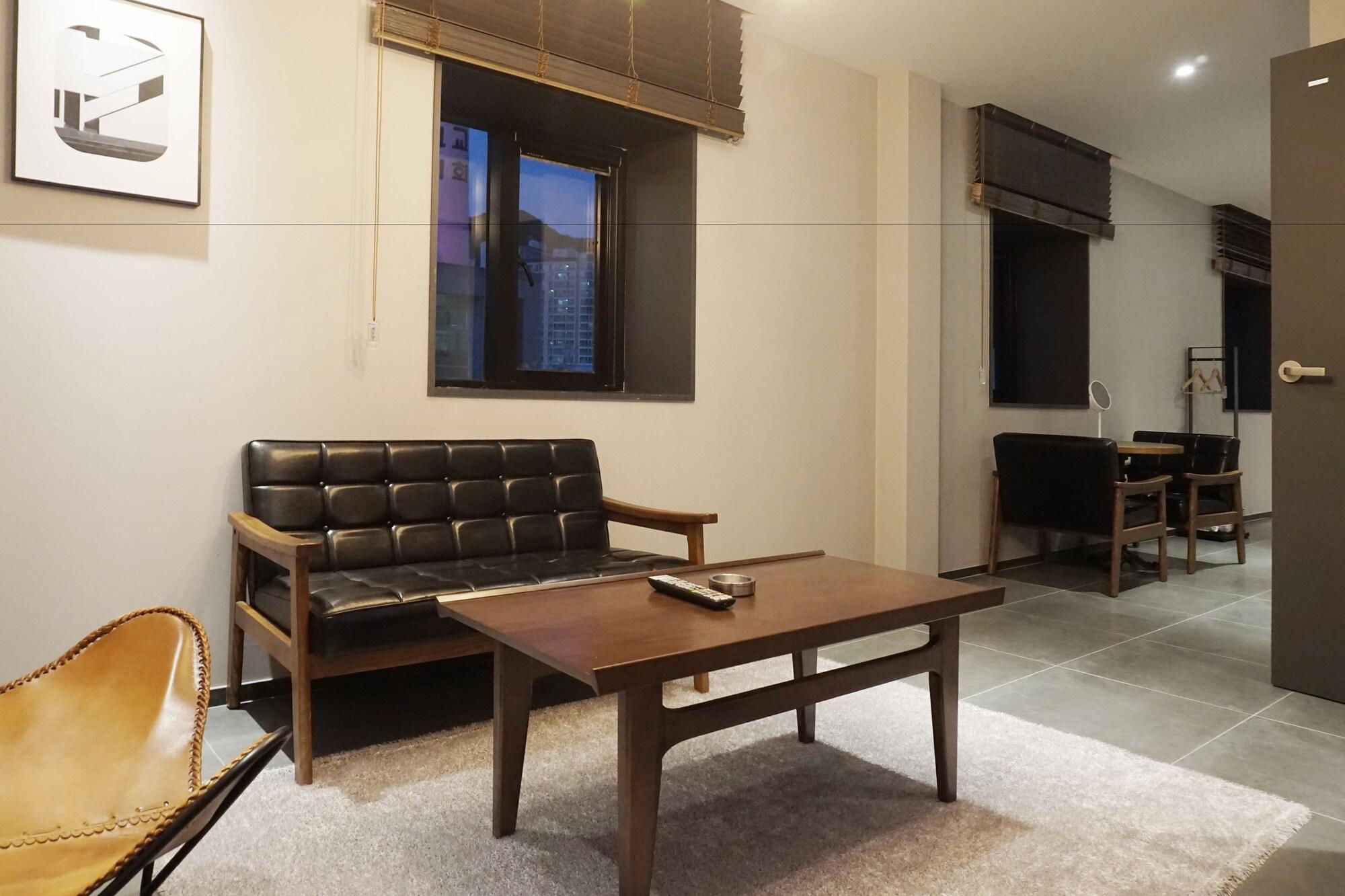 Brown Dot Hotel 昌原市 外观 照片