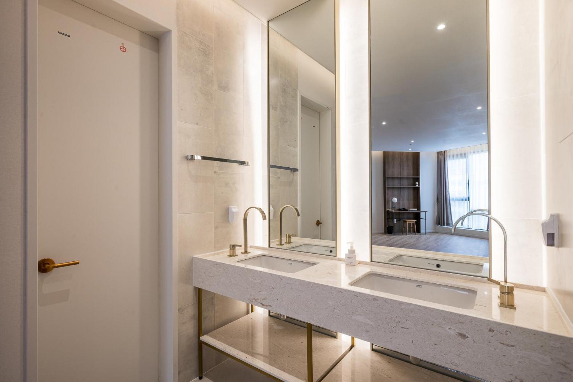 Brown Dot Hotel 昌原市 外观 照片