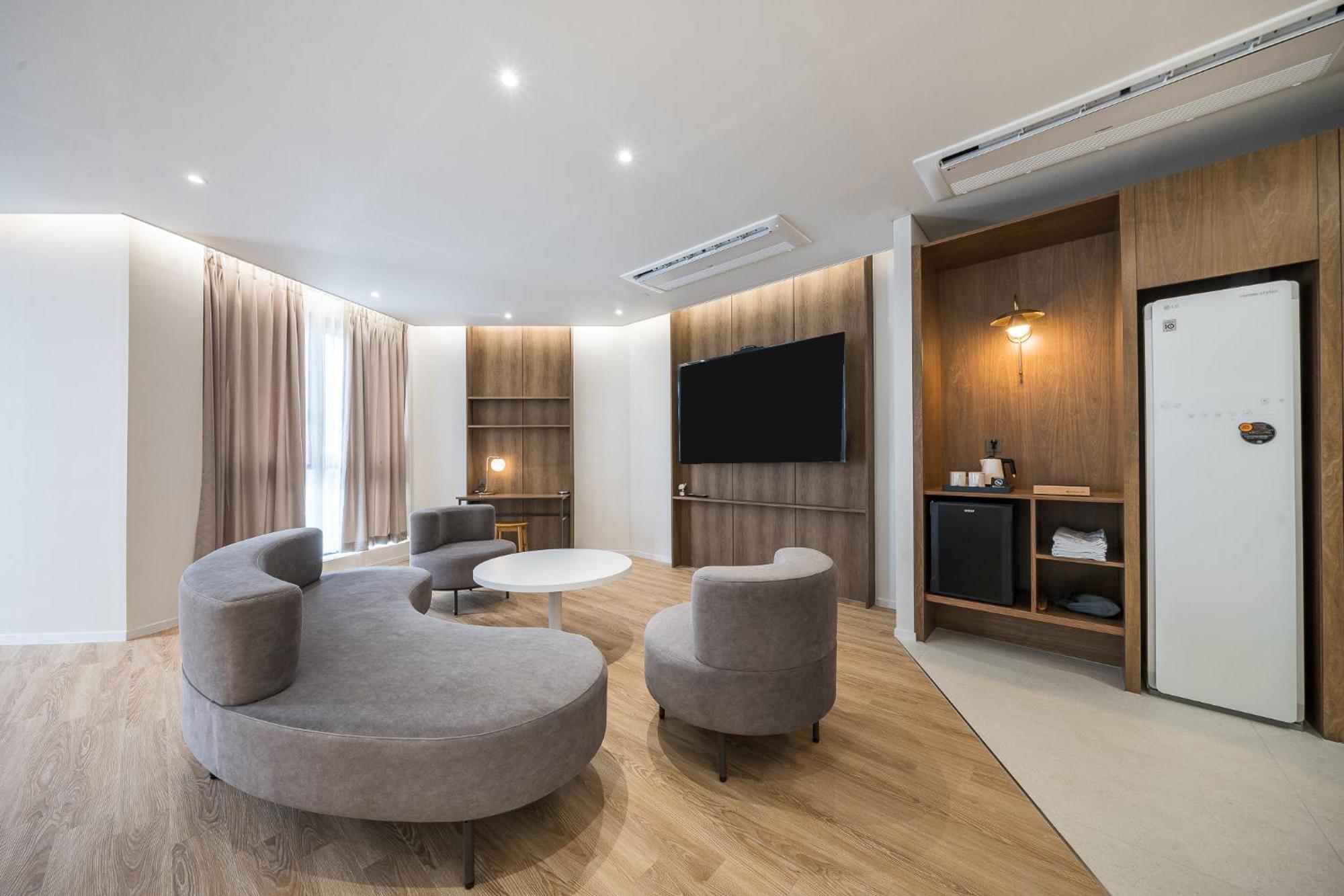 Brown Dot Hotel 昌原市 外观 照片